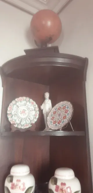 Estanteria madera con puerta inferior