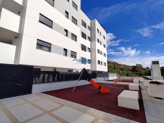 Piso en alquiler en Puerto de la Torre - Atabal en Málaga