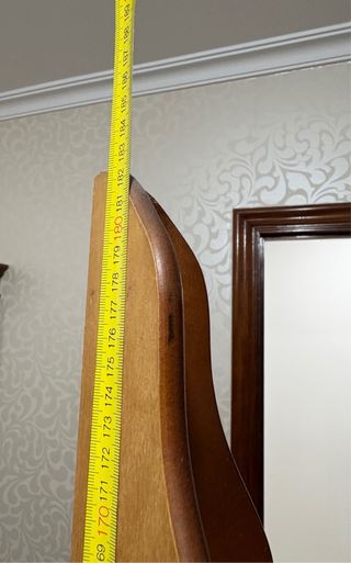 Estantería de esquina de madera