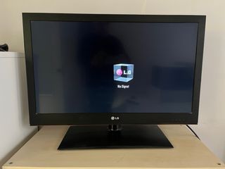Televisor LG 32” • medidas 76*49cm Negro
