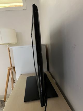 Televisor LG 32” • medidas 76*49cm Negro