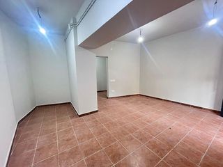 Local comercial en alquiler en La Torrassa en Hospitalet de Llobregat, L´