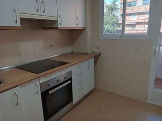 Piso en alquiler en Valdezarza en Madrid