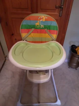 Trona de bebé con estampado de jirafas