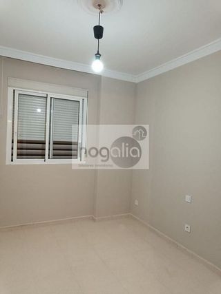 Piso en alquiler en Colores - Entreparques en Sevilla