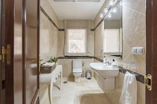 Chalet en alquiler en Nueva Andalucía centro en Marbella