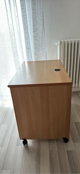 Scrivania con ruote in legno
