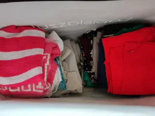 Lotto 34 capi d'abbigliamento donna