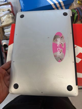 MacBook Apple Plata con Stickers