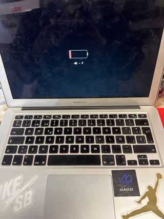 MacBook Apple Plata con Stickers