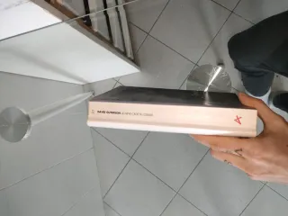 La neve cade su Cedars