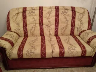 Juego alegre de sofá de dos plazas y dos sillones