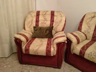 Juego alegre de sofá de dos plazas y dos sillones