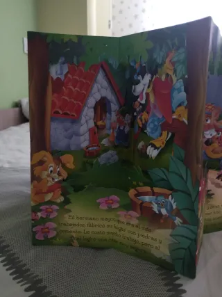 Los tres cerditos (Spanish Edition)