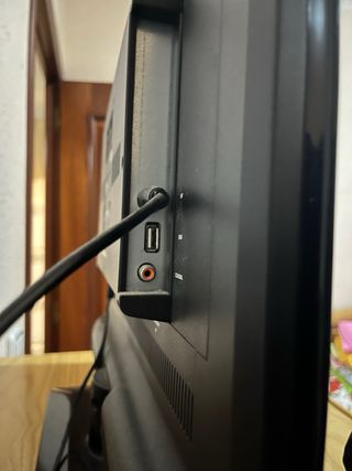 4 Televisores LG: 1 de 37 y 3 de 14