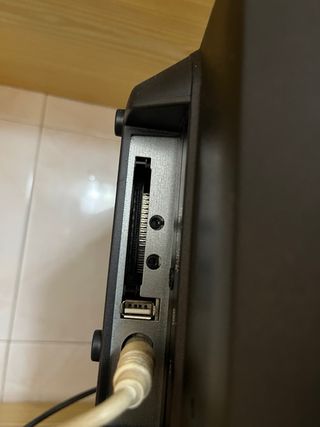 4 Televisores LG: 1 de 37 y 3 de 14