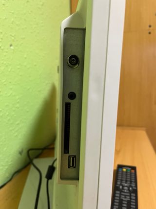 4 Televisores LG: 1 de 37 y 3 de 14