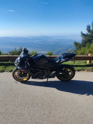 Suzuki gsxr 750 k7