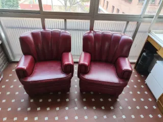 Pareja butacas cuero burdeos Savina Frau.