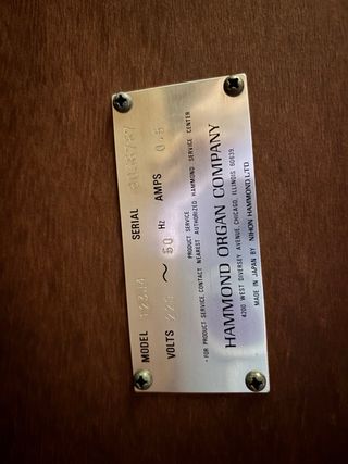 Órgano Hammond vintage con pedalera y banco origin