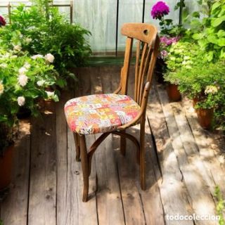 Silla antigua restaurada y tapizada