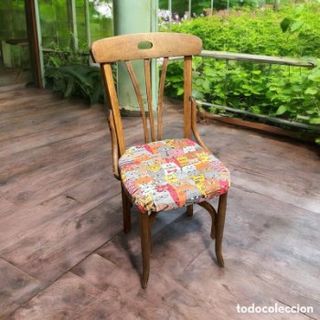 Silla antigua restaurada y tapizada