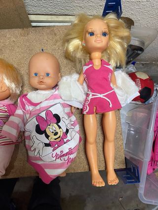 Muñecas Nancy y Barbie