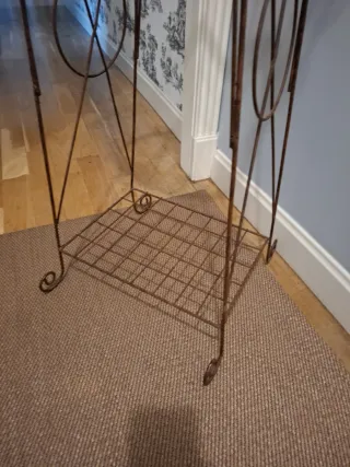 Jardinera de forja con base