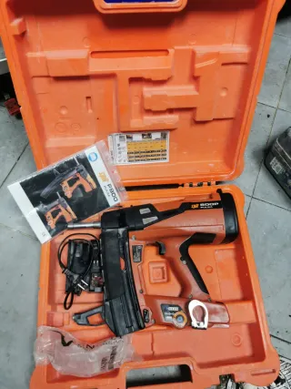 Pistola Clavadora Spit P800P