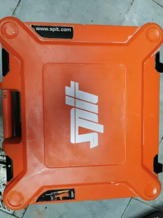 Pistola Clavadora Spit P800P