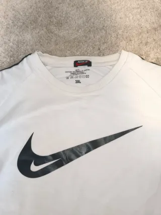 Nike White Crewneck Sweatshirt – Just Do It Swoosh