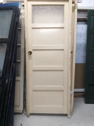 Puerta antigua madera y cristal