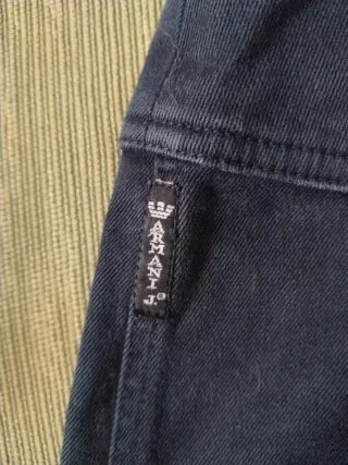 Falda negra de mujer con bolsillos