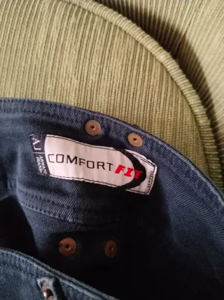 Falda negra de mujer con bolsillos