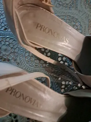 Zapatos de tacón beige talla 38 Pronovias