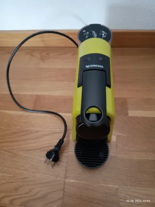 Cafetera Nespresso Essenza Mini