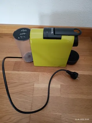 Cafetera Nespresso Essenza Mini
