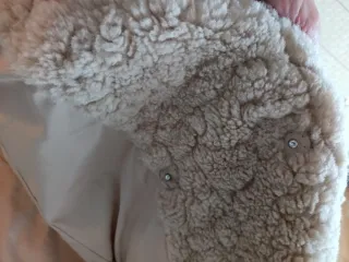 Chaquetón pelo beige . Es una XS pero talla grande
