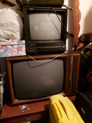 Televisores marca Hitachi y Blaupunkt Vintage