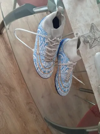 Botas de fútbol multitaco