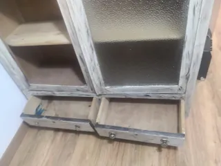 Mueble vitrina madera y cristal