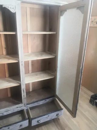 Mueble vitrina madera y cristal