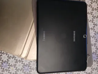 Tablet Samsung Negra y plateada