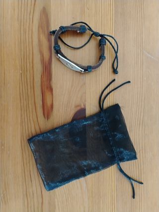 Pulsera cuero y plata con símbolo