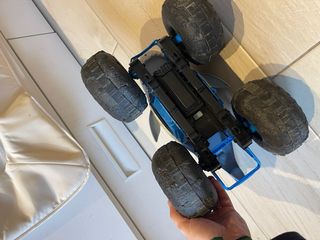 Coche RC Monster Jam Megalodon Tiburón