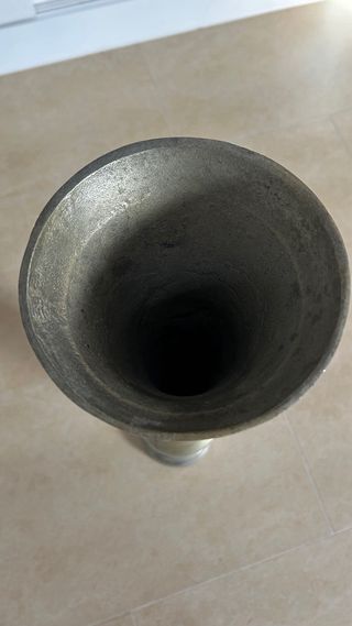 Jarrón alto metal dorado