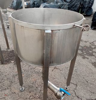 Depósito Inox de Fondo Cónico con Patas y Válvula
