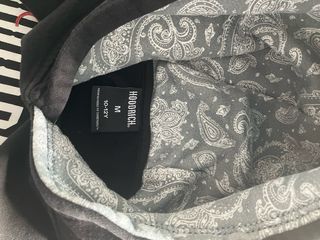 Conjunto chándal Hoodrich negro. Talla 10-12 años