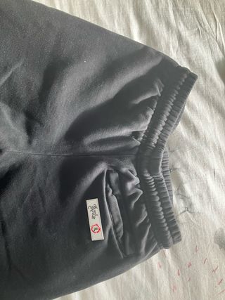 Conjunto chándal Hoodrich negro. Talla 10-12 años