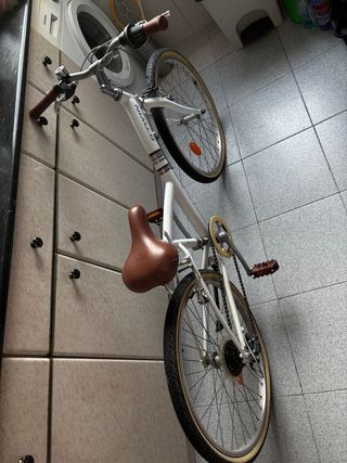 Bicicleta BTWIN blanca